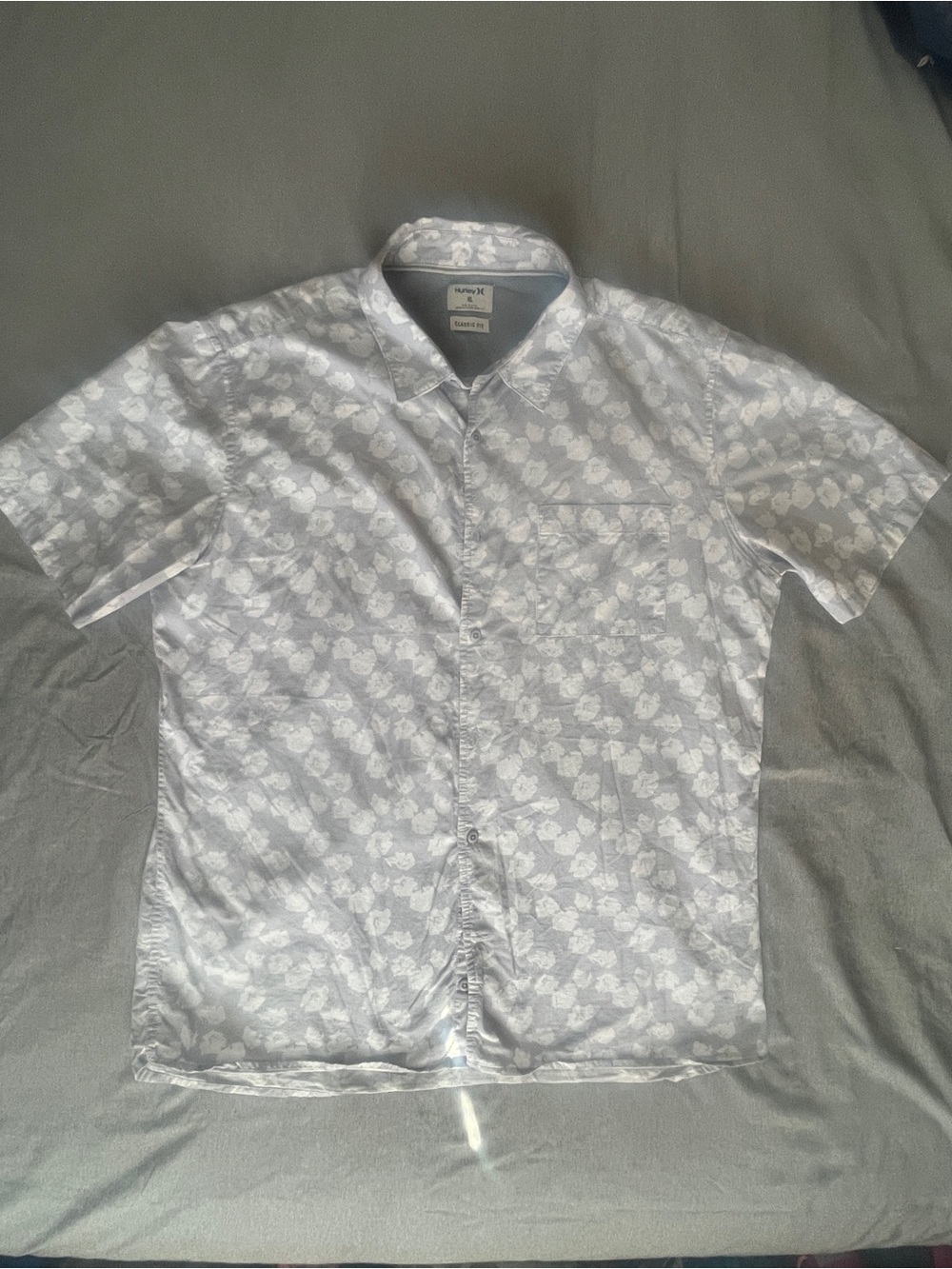 Hurley Gray-White Short-Sleeve Jacquard Floral Button-Down Shirt